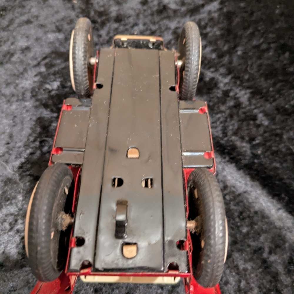 Vintage Tin Friction Classic Red Toy Car Made In Japan - Picture 6 of 7